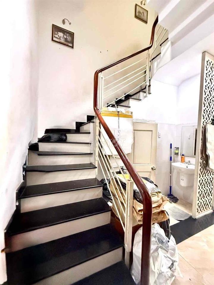 Nhà hẻm xe hơi thông Quang Trung, Gò Vấp, 5 tầng, 4m x 21m vuông vức.