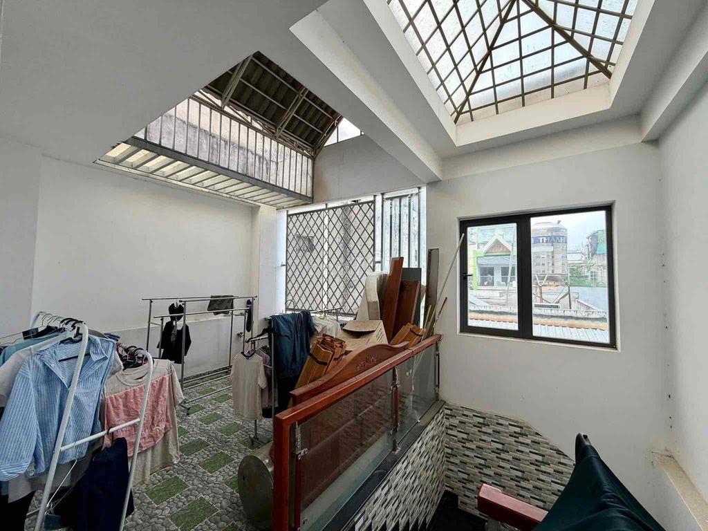Nhà hẻm xe hơi ngay công viên Gia Định, 4 tầng, 6m x 10m, sổ vuông vức