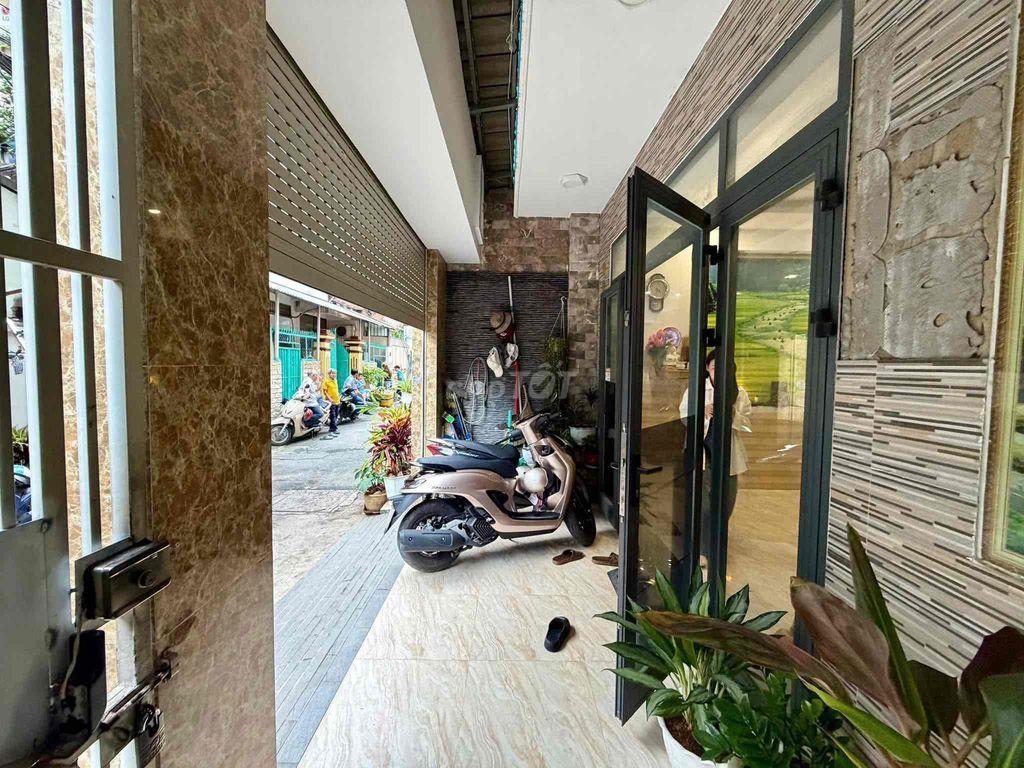 Nhà hẻm xe hơi ngay công viên Gia Định, 4 tầng, 6m x 10m, sổ vuông vức