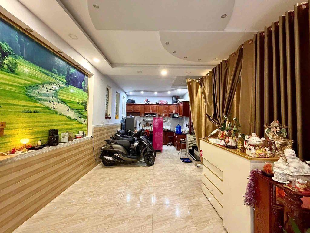 Nhà hẻm xe hơi ngay công viên Gia Định, 4 tầng, 6m x 10m, sổ vuông vức