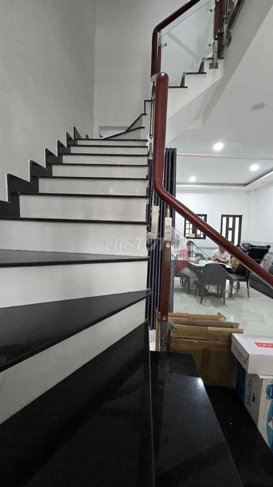 Nhà hẻm xe hơi 8m thông Lê Đức Thọ, Gò Vấp, 3 tầng, 5m x 14m vuông đẹp