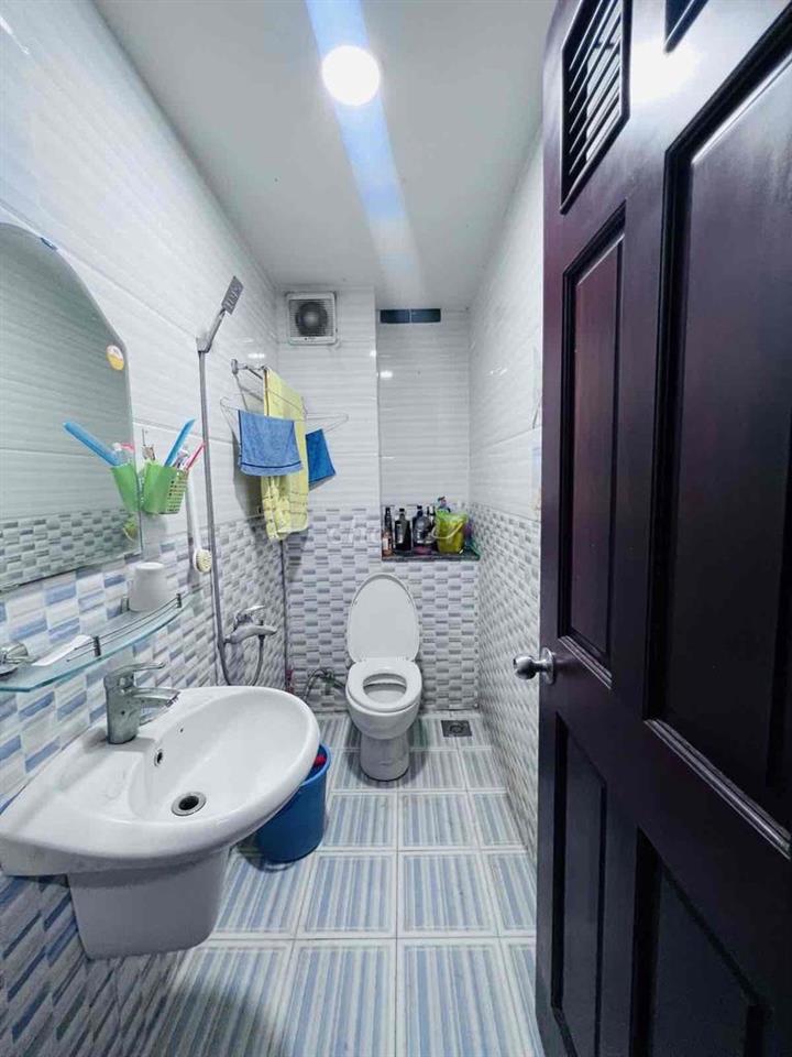 Nguyễn Văn Khối, hẻm ôtô thông, 3 tầng 3pn 3wc, 4m x 15m, sổ vuông vức