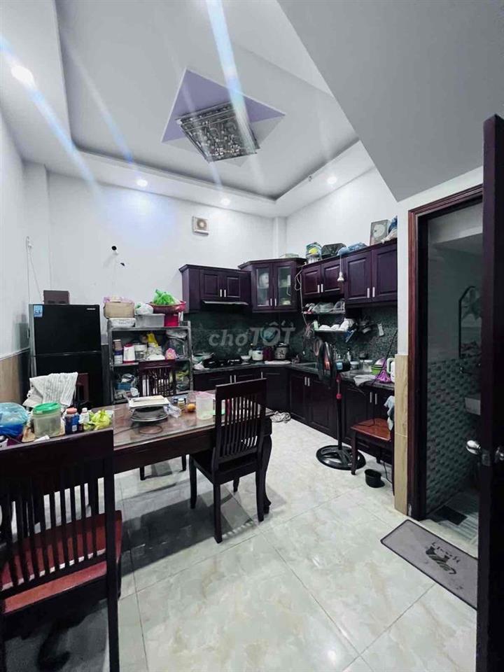 Nguyễn Văn Khối, hẻm ôtô thông, 3 tầng 3pn 3wc, 4m x 15m, sổ vuông vức
