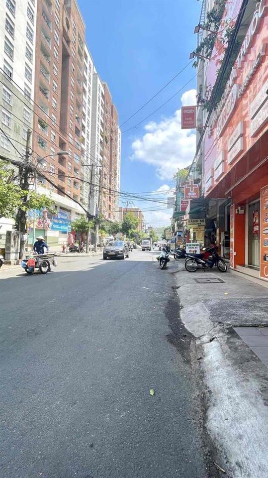 Nhà mặt tiền khu Bàu Cát, Tân Bình, 2 tầng, 4.1m x 13m, sổ vuông vức.