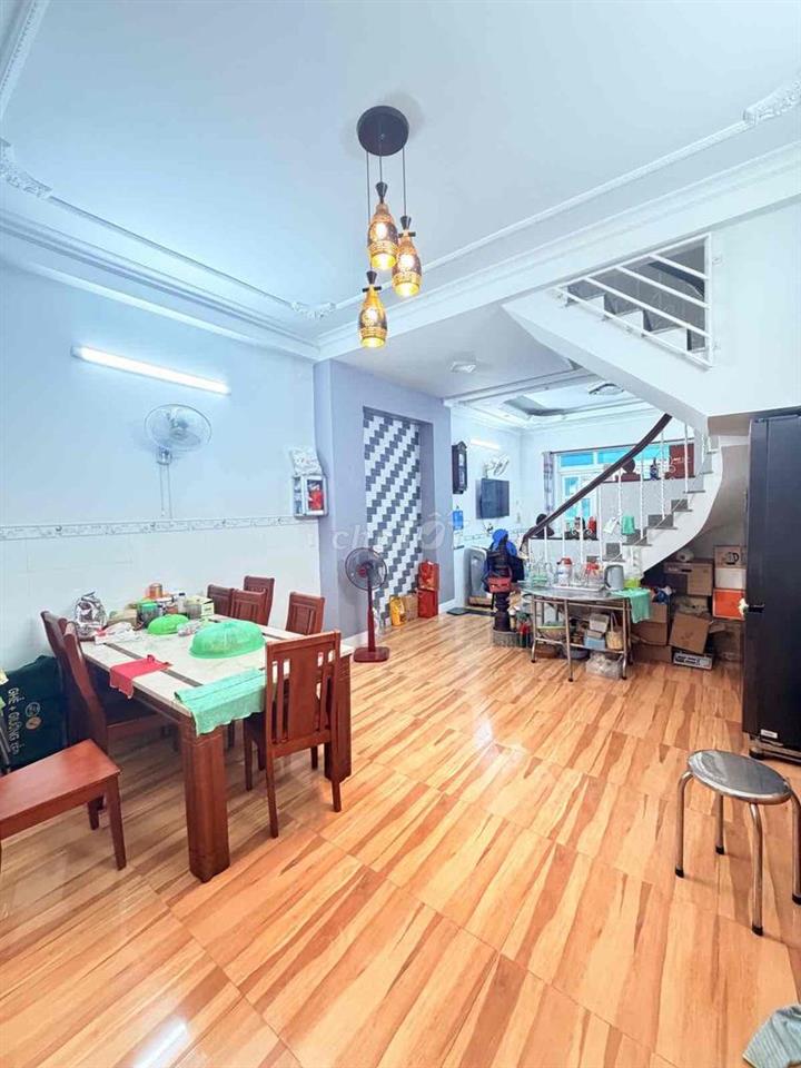 Ngay công viên Gia Định, hẻm xe hơi thông, 3 tầng, 4.9m x 13m, 8.8 tỷ