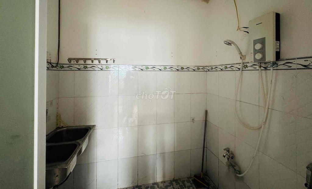 CHO THUÊ PHÒNG TRỆT MẶT TIỀN NGAY THỐNG NHẤT QUANG TRUNG FULL NT