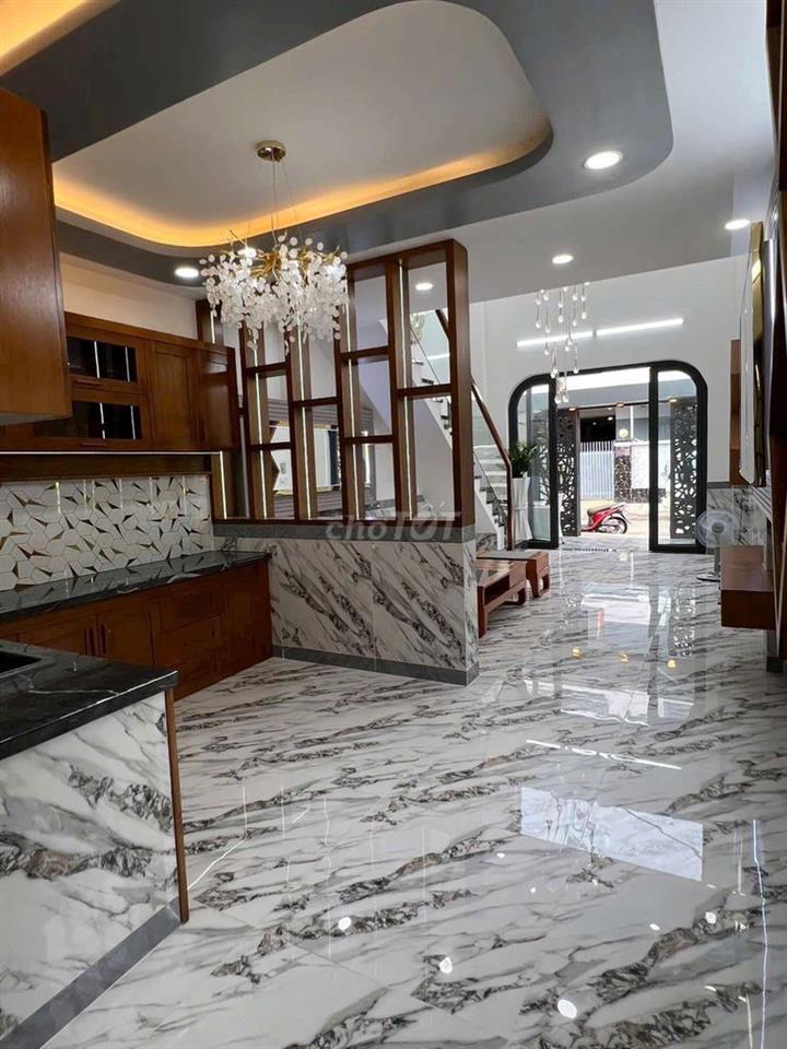 Nhà mặt tiền 4 phòng ngủ thoáng mát 1 nhà Bà Điểm Đường Phan Văn Hớn