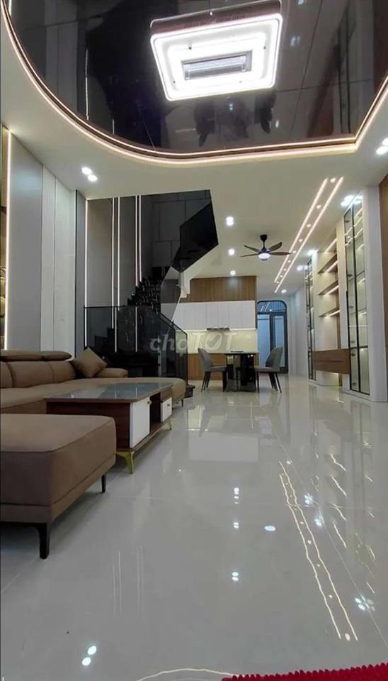 Nhà mặt tiền nhựa 5x21m 3 tầng 5 Phòng Chợ Bà Điềm Đường Phan Văn Hớn