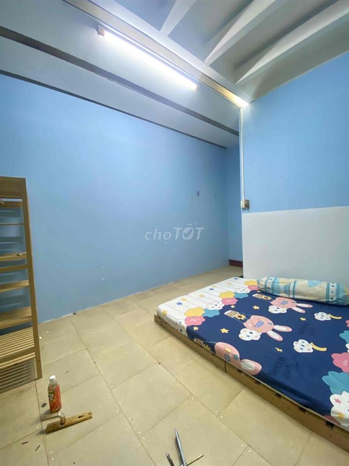Phòng trọ sạch sẽ toilet riêng ngay Đầm Sen