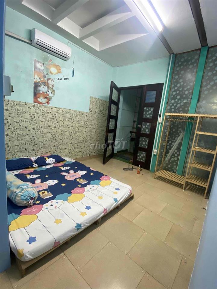 Phòng trọ sạch sẽ toilet riêng ngay Đầm Sen