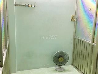 Cho thuê phòng nhỏ 1 ng ở 1tr4 1 tháng