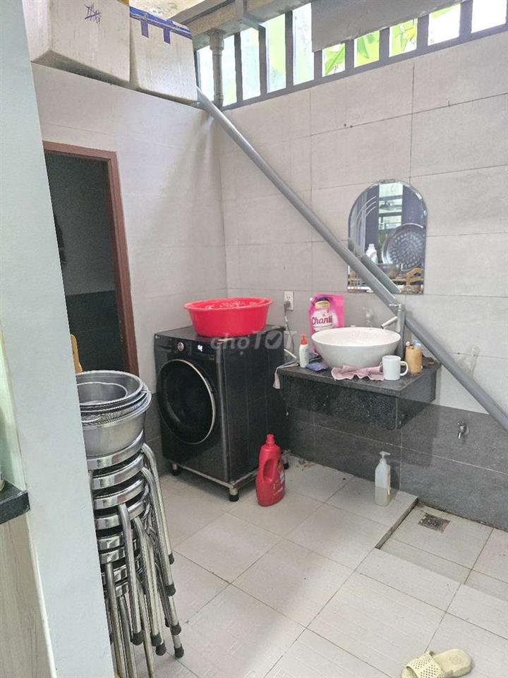 Nhà mới, xây để ở, không gian yên bình, đậu xe hơi trước nhà