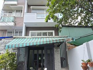 Nhà mới, xây để ở, không gian yên bình, đậu xe hơi trước nhà