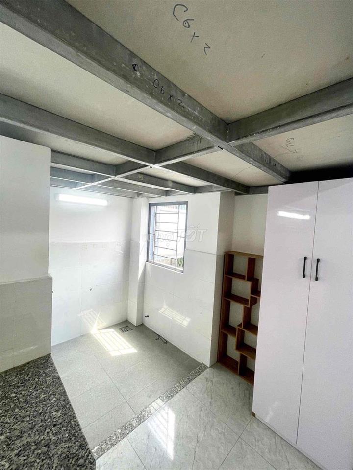 Phòng Gần Cao Đẳng Điện Lực, Nguyễn Tất Thành