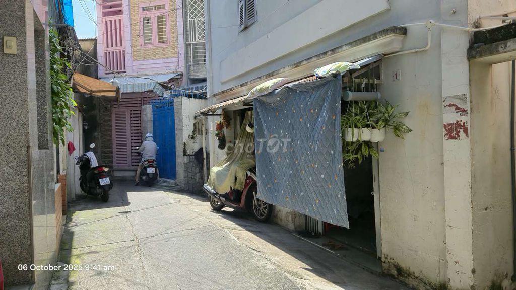 Nhà cho sinh viên ngay trung tâm quận 4