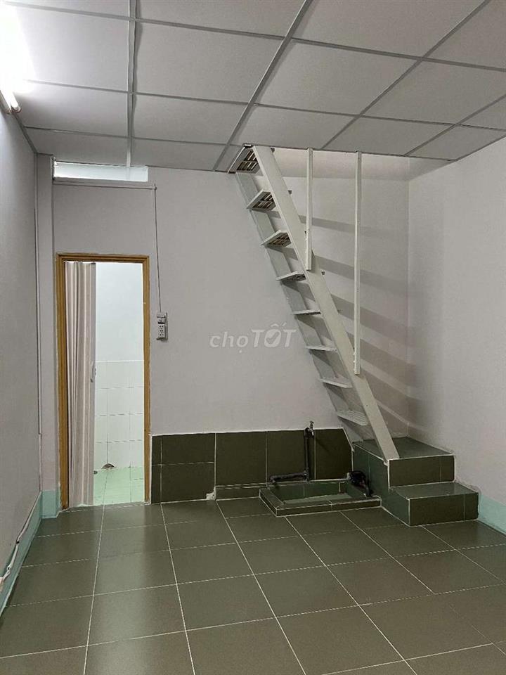 Nhà cho sinh viên ngay trung tâm quận 4