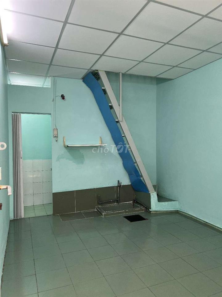 Nhà cho sinh viên ngay trung tâm quận 4