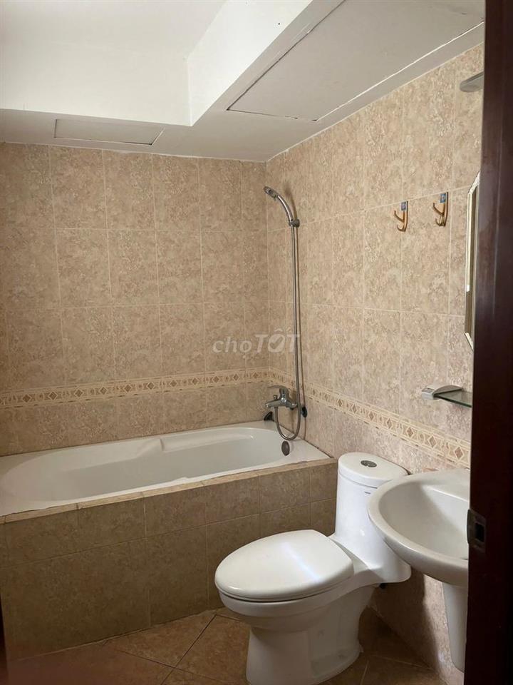 Cho thuê căn hộ HÙNG VƯƠNG PLAZA có thể vô ở ngay