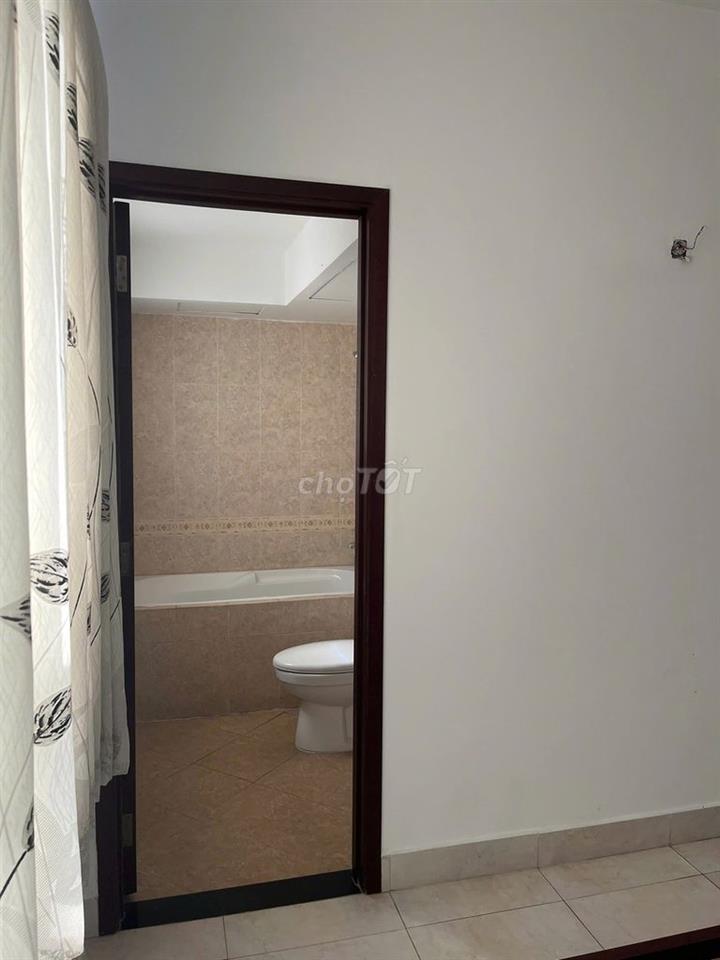 Cho thuê căn hộ HÙNG VƯƠNG PLAZA có thể vô ở ngay