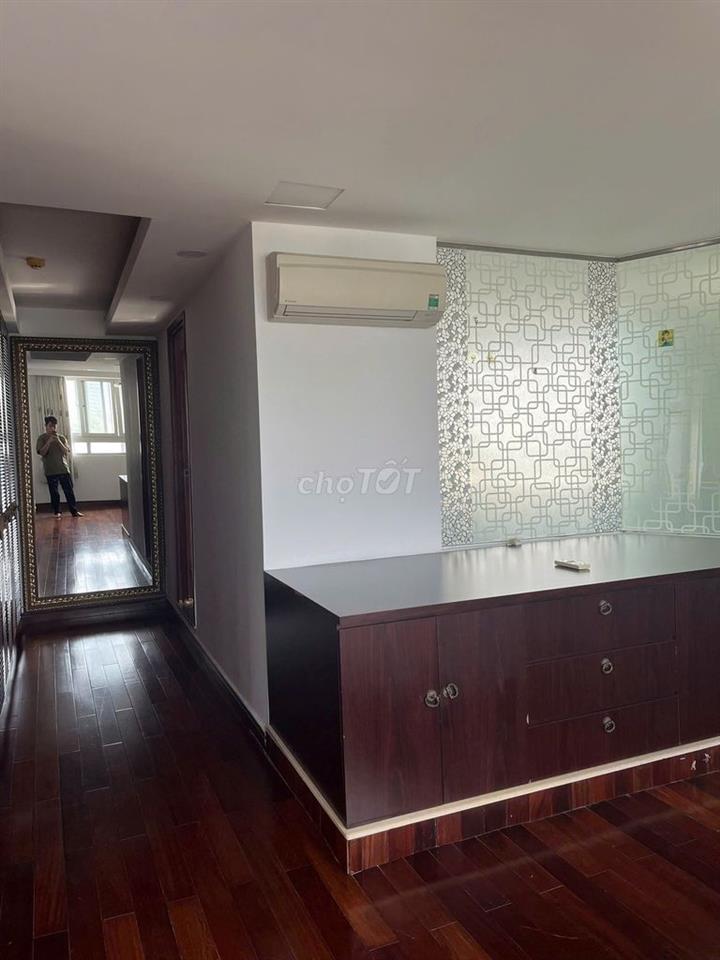Cho thuê căn hộ HÙNG VƯƠNG PLAZA có thể vô ở ngay