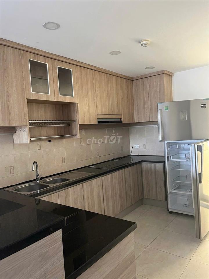 Cho thuê căn hộ HÙNG VƯƠNG PLAZA có thể vô ở ngay