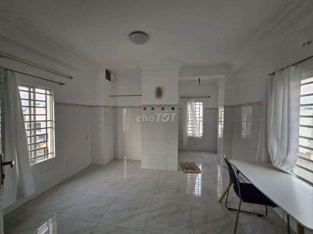 Phòng trọ 20m2, 1021 Huỳnh Tấn Phát Q7, đẹp, mới