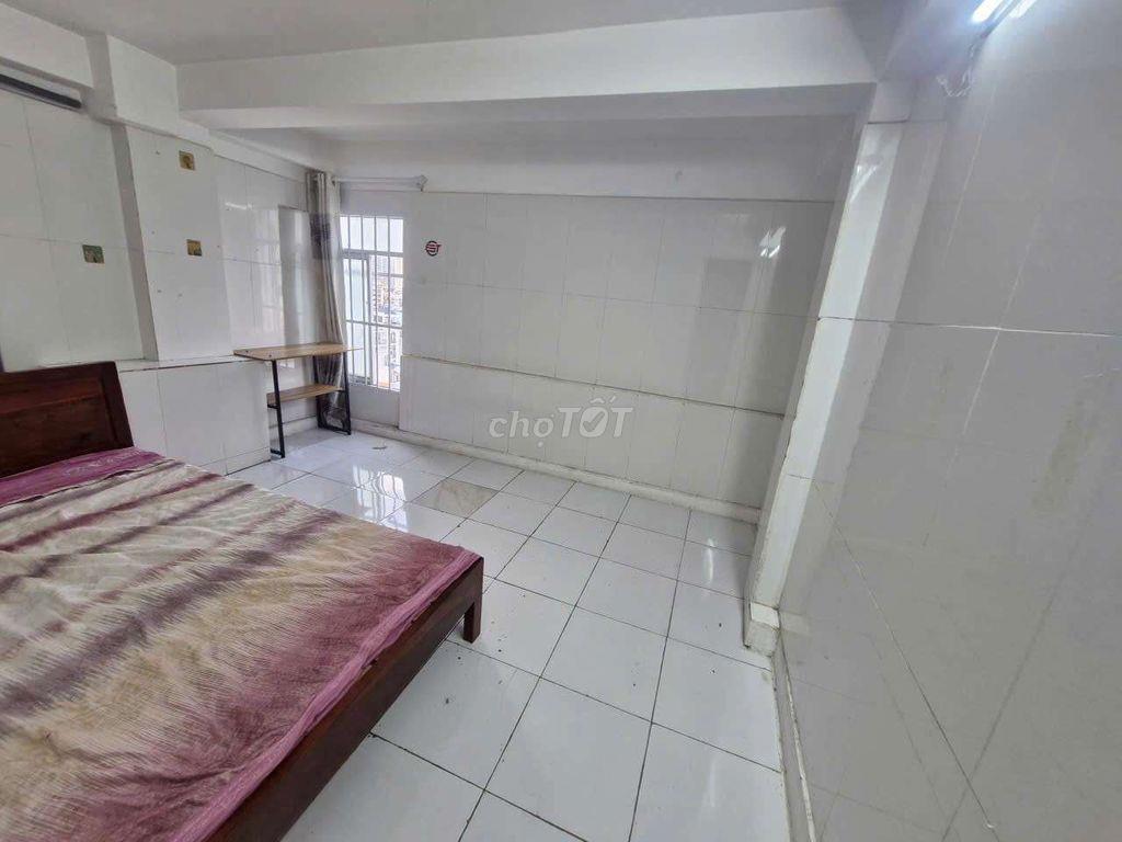 Phòng trong nhà mặt tiền, 18 - 20m2, sạch đẹp mát mẻ