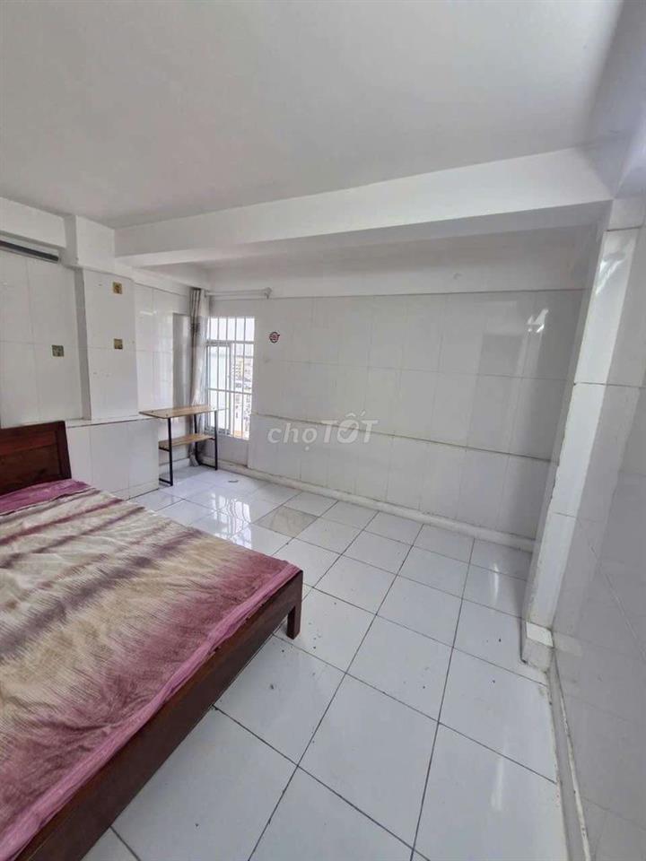 Phòng trong nhà mặt tiền, 18 - 20m2, sạch đẹp mát mẻ
