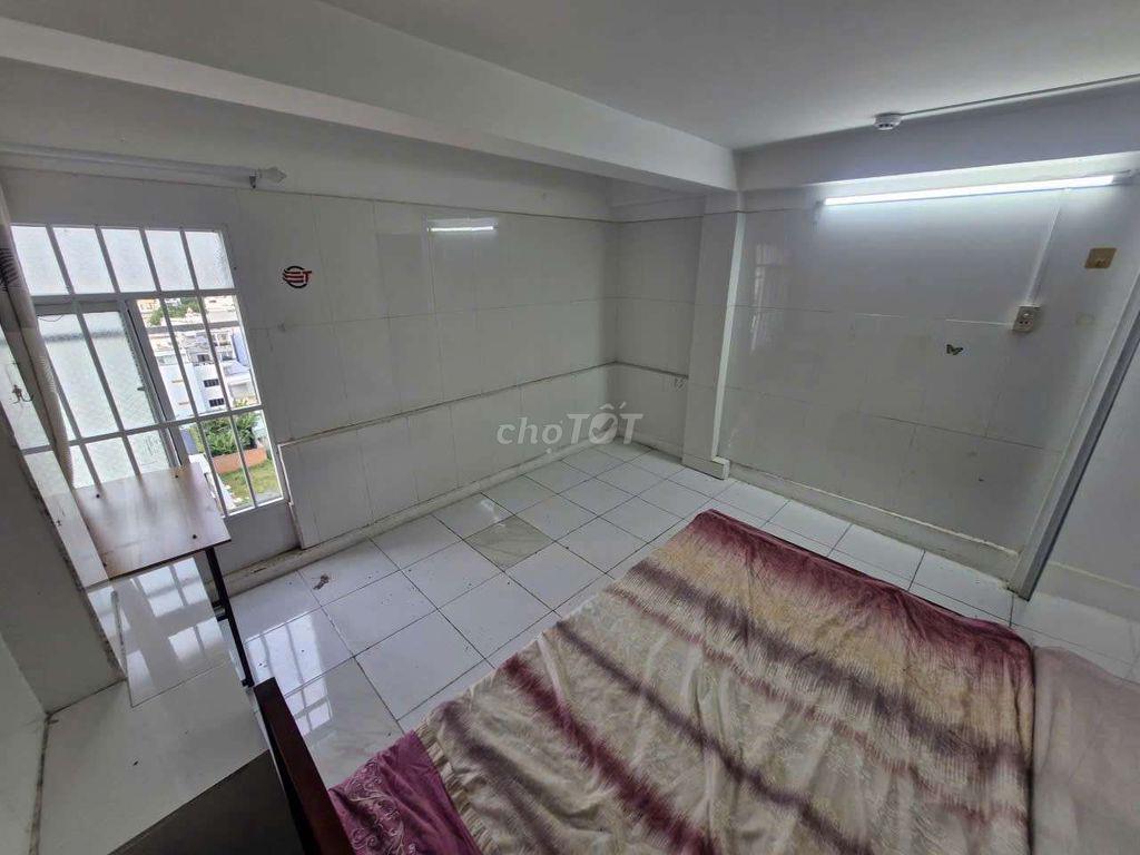 Phòng trong nhà mặt tiền, 18 - 20m2, sạch đẹp mát mẻ