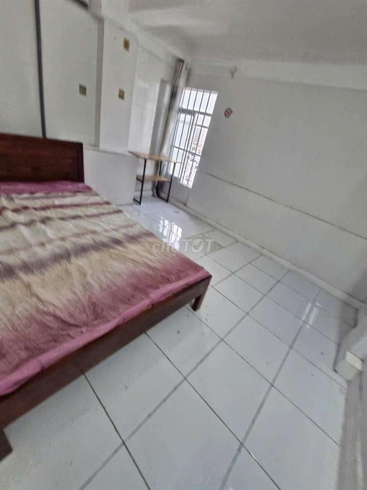 Phòng trong nhà mặt tiền, 18 - 20m2, sạch đẹp mát mẻ