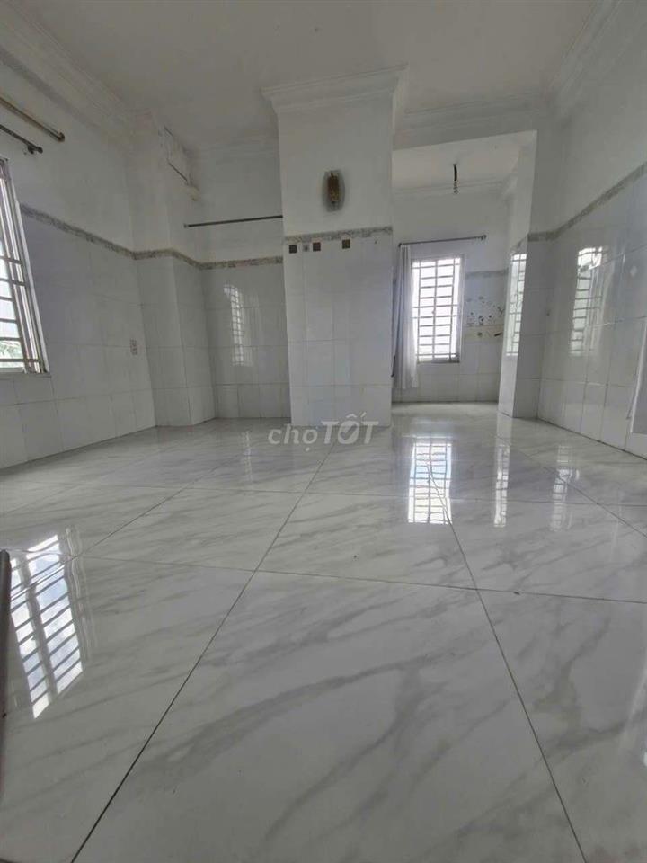 Phòng sang đep 20m2 giá rẻ nhà mặt tiền đường