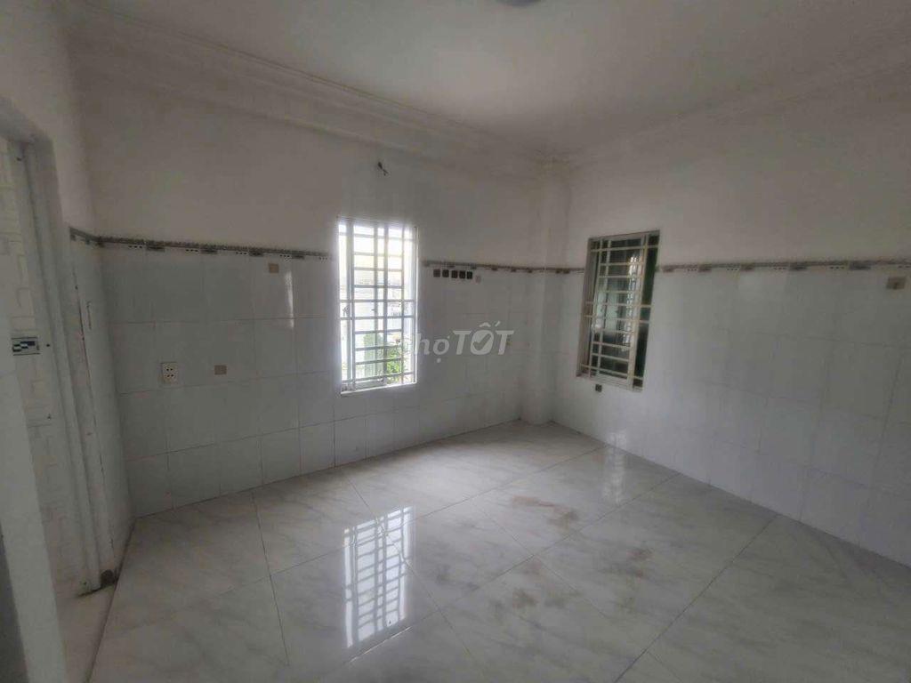 Phòng sang đep 20m2 giá rẻ nhà mặt tiền đường