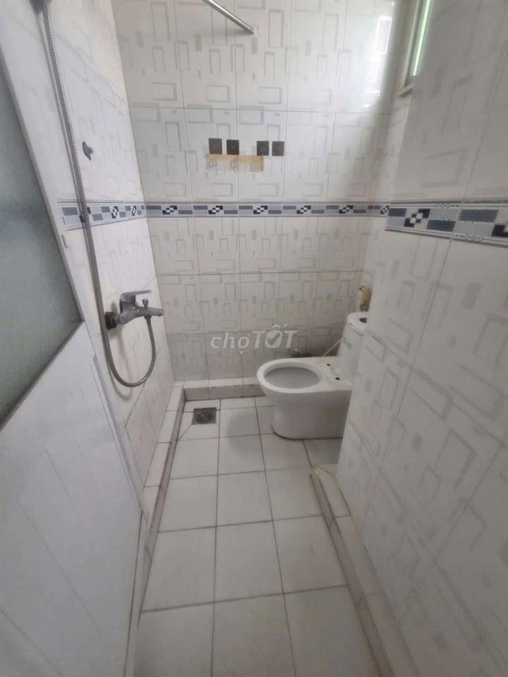 Phòng sang đep 20m2 giá rẻ nhà mặt tiền đường