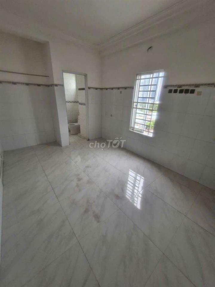 Phòng sang đep 20m2 giá rẻ nhà mặt tiền đường