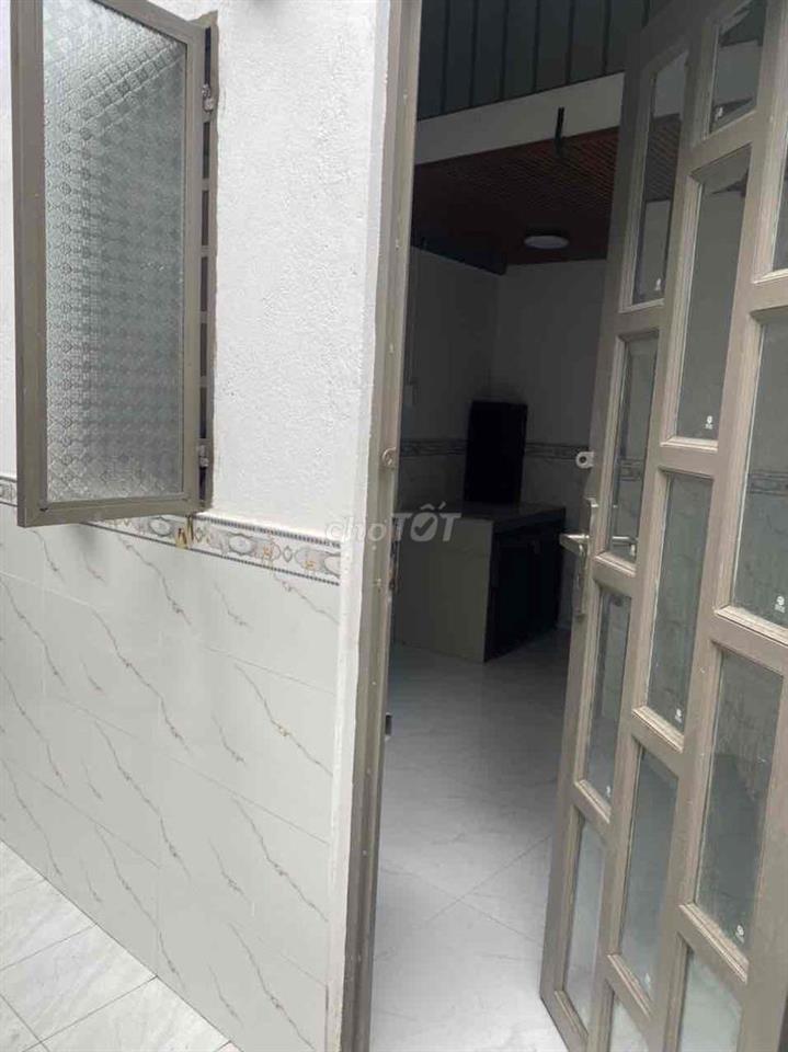 phòng 24m2 trệt gác quận 7