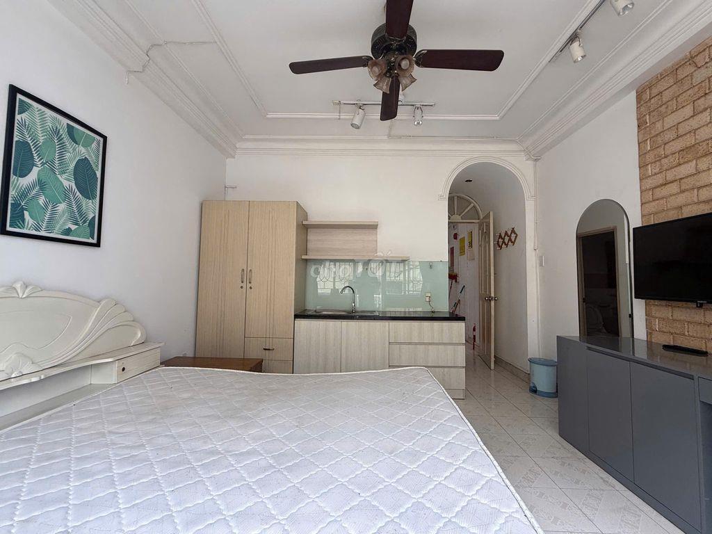 PHÒNG ĐẸP MẶT TIỀN KHÁNH HỘI ĐANG TRỐNG