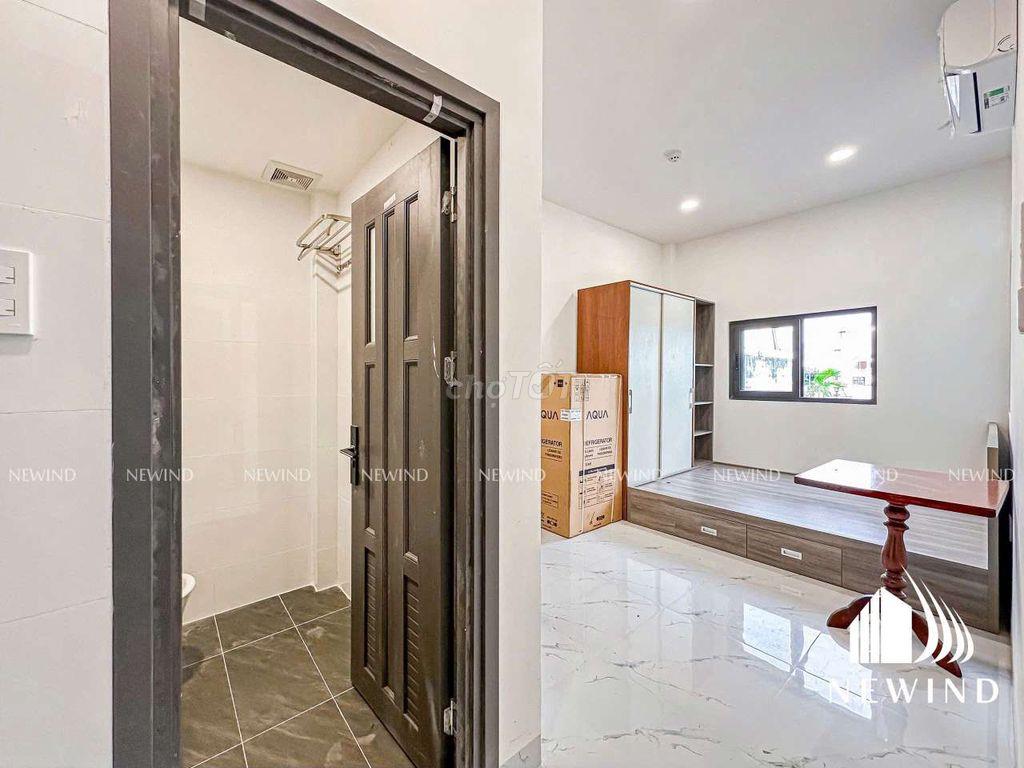 Căn hộ mới đầy đủ nội thất cửa sổ trời ngay Khánh Hội đi bộ tới NTTU