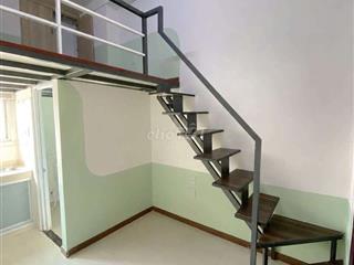 Phòng trọ đẹp có gác, tòa nhà thang máy ngay cầu Tân Thuận, UFM, NTTU