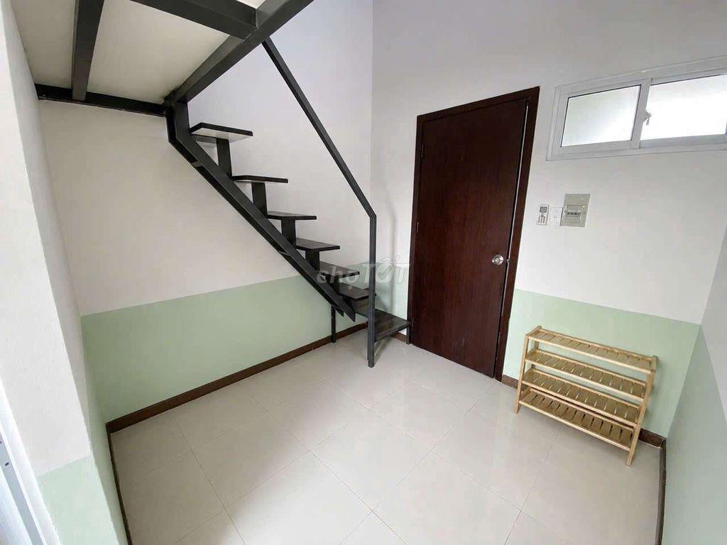 Phòng trọ đẹp có gác, tòa nhà thang máy ngay cầu Tân Thuận, UFM, NTTU