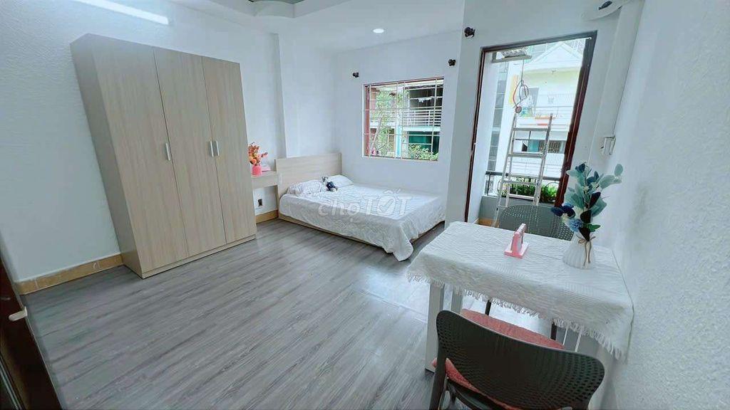 PHÒNG ĐẸP BAN CÔNG MẶT TIỀN ĐẦY ĐỦ NỘI THẤT NGAY CẦU KHÁNH HỘI