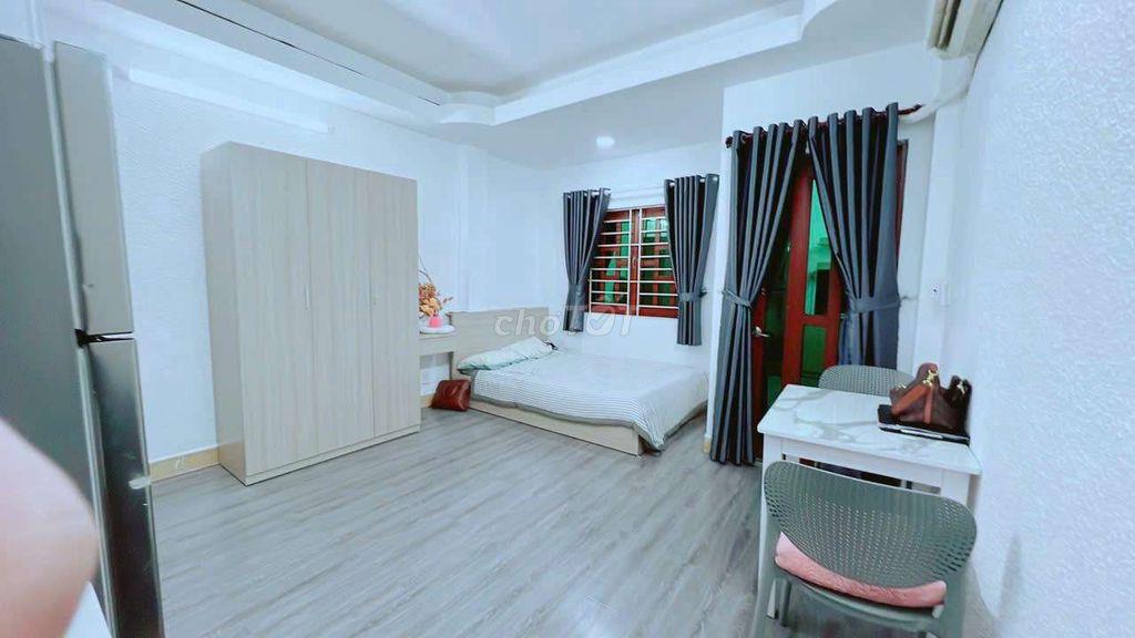 PHÒNG ĐẸP BAN CÔNG MẶT TIỀN ĐẦY ĐỦ NỘI THẤT NGAY CẦU KHÁNH HỘI