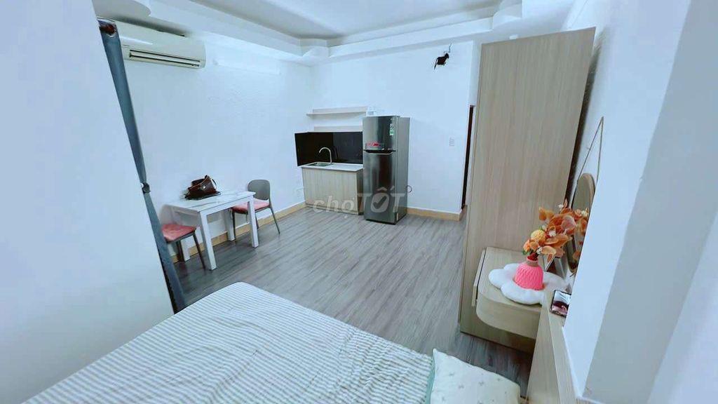 PHÒNG ĐẸP BAN CÔNG MẶT TIỀN ĐẦY ĐỦ NỘI THẤT NGAY CẦU KHÁNH HỘI
