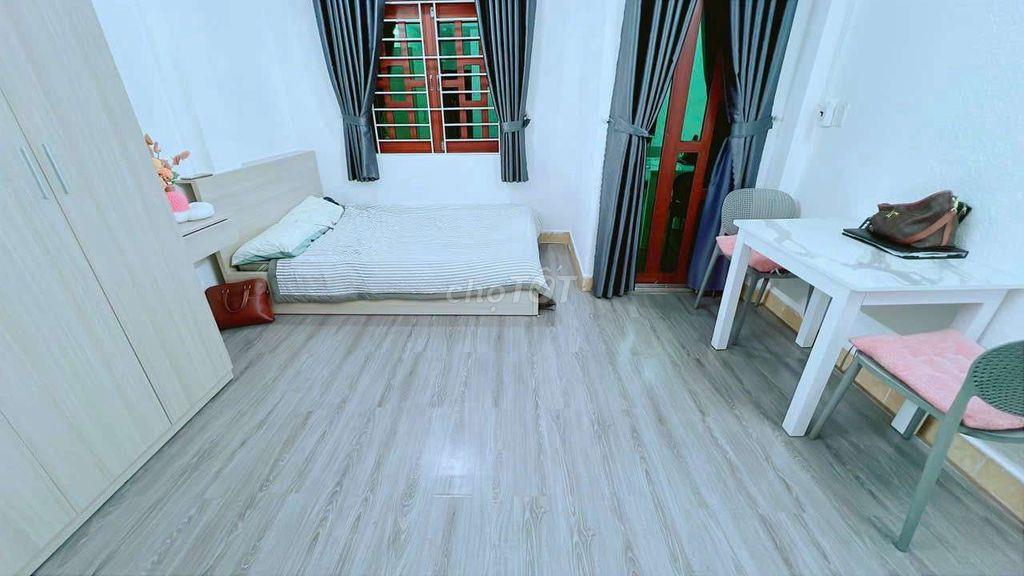 PHÒNG ĐẸP BAN CÔNG MẶT TIỀN ĐẦY ĐỦ NỘI THẤT NGAY CẦU KHÁNH HỘI