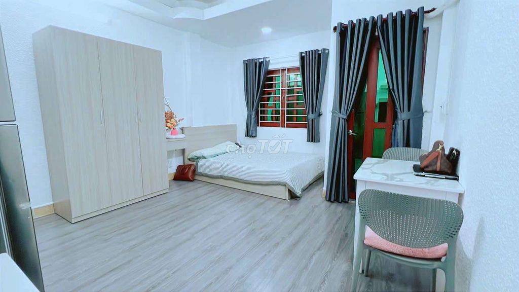 PHÒNG ĐẸP BAN CÔNG MẶT TIỀN ĐẦY ĐỦ NỘI THẤT NGAY CẦU KHÁNH HỘI