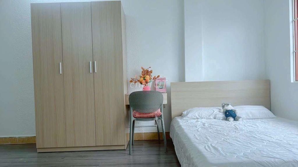 PHÒNG ĐẸP BAN CÔNG MẶT TIỀN ĐẦY ĐỦ NỘI THẤT NGAY CẦU KHÁNH HỘI