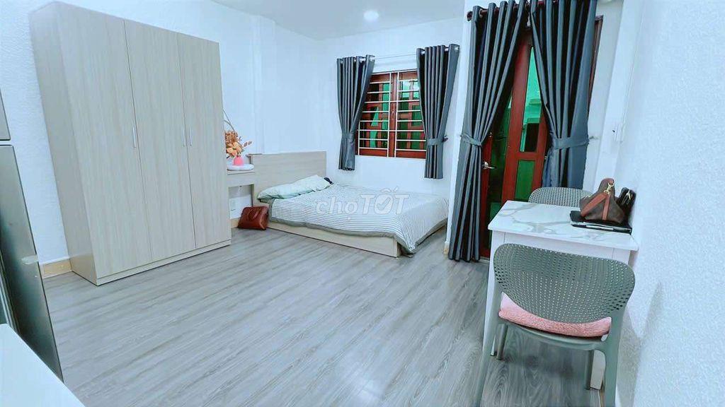 PHÒNG ĐẸP BAN CÔNG MẶT TIỀN ĐẦY ĐỦ NỘI THẤT NGAY CẦU KHÁNH HỘI