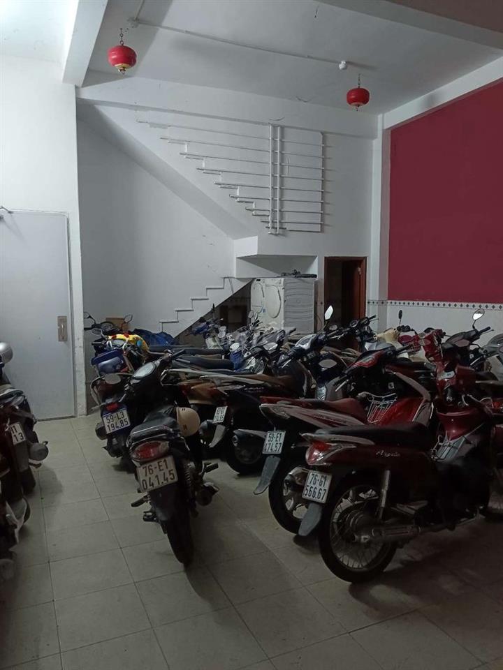 Bán nhà có căn hộ dịch vụ 