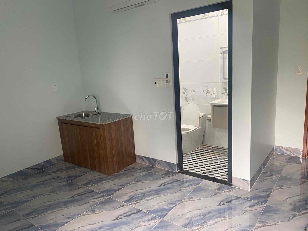 phòng trọ có nhà vẹ sinh riêng cửa sổ thoáng mát  khu vực yên tinh