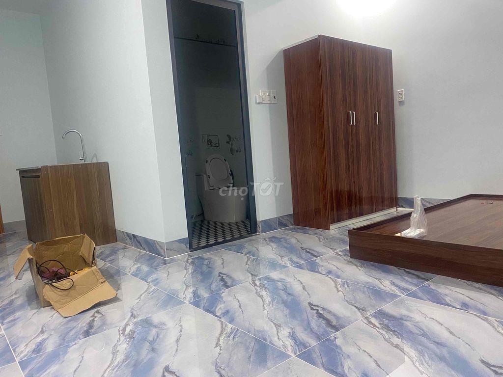phòng trọ có nhà vẹ sinh riêng cửa sổ thoáng mát  khu vực yên tinh