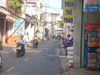 Nhà mặt tiền hồng lạc chuyên vải